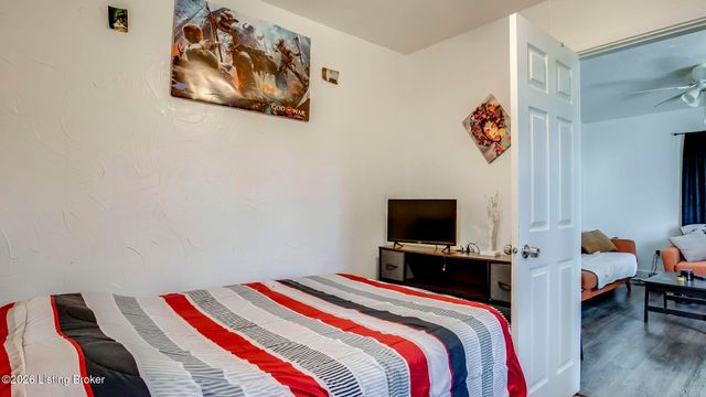 3723 Center St, Louisville, KY 40215