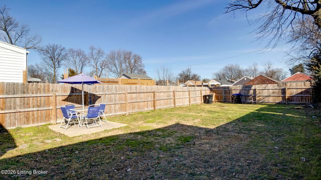 3723 Center St, Louisville, KY 40215