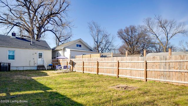 3723 Center St, Louisville, KY 40215