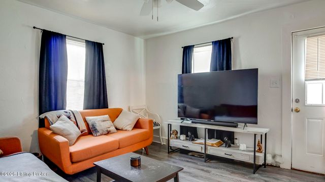 3723 Center St, Louisville, KY 40215