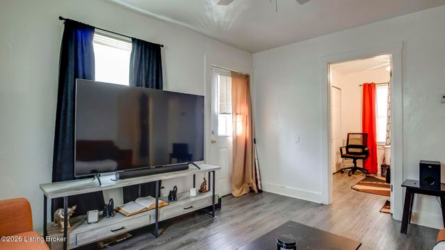 3723 Center St, Louisville, KY 40215