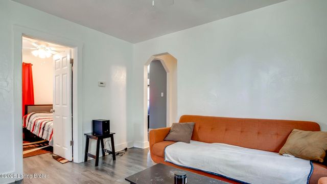 3723 Center St, Louisville, KY 40215