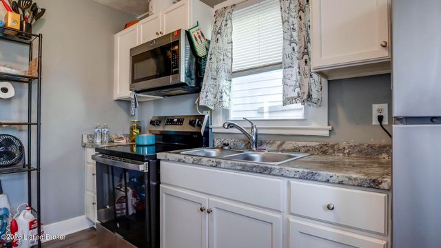 3723 Center St, Louisville, KY 40215