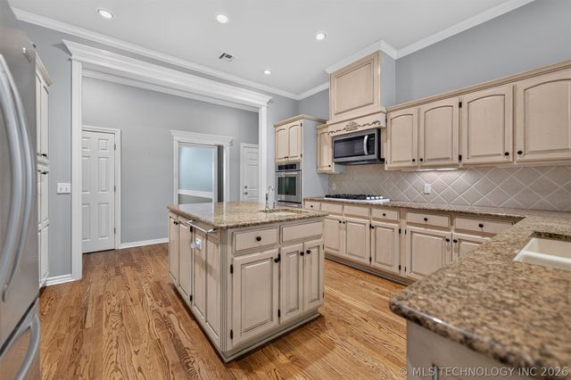 7909 S Juniper Avenue, Broken Arrow, OK 74011