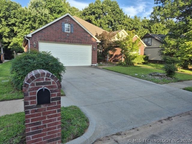 7909 S Juniper Avenue, Broken Arrow, OK 74011
