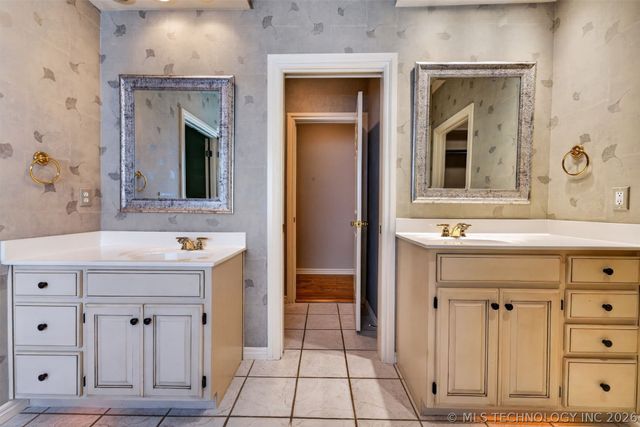 7909 S Juniper Avenue, Broken Arrow, OK 74011