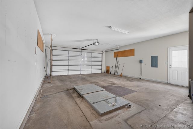 7909 S Juniper Avenue, Broken Arrow, OK 74011