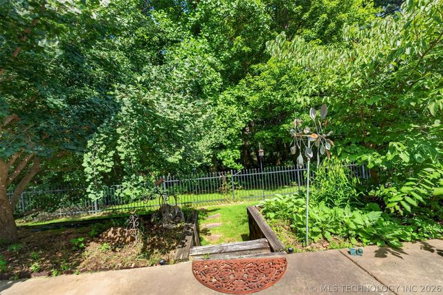 7909 S Juniper Avenue, Broken Arrow, OK 74011