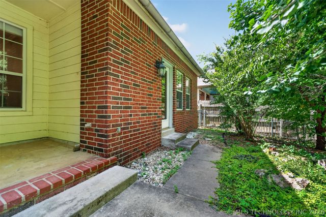 7909 S Juniper Avenue, Broken Arrow, OK 74011