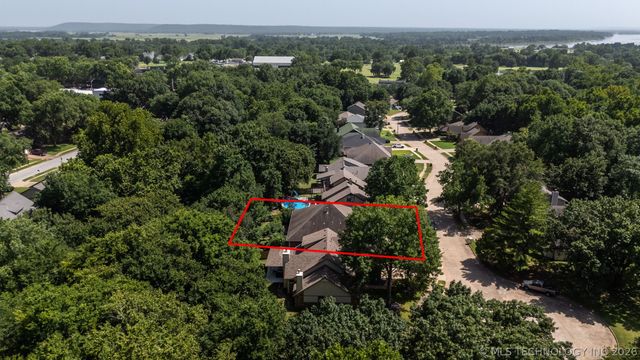 7909 S Juniper Avenue, Broken Arrow, OK 74011