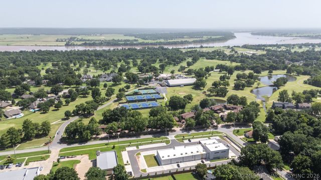 7909 S Juniper Avenue, Broken Arrow, OK 74011