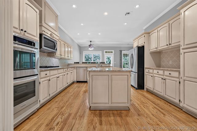 7909 S Juniper Avenue, Broken Arrow, OK 74011
