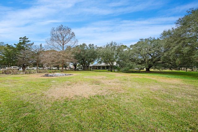 9911 Ironwood Lane, Fairchilds, TX 77469