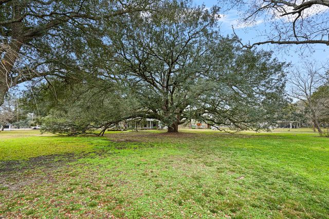 9911 Ironwood Lane, Fairchilds, TX 77469