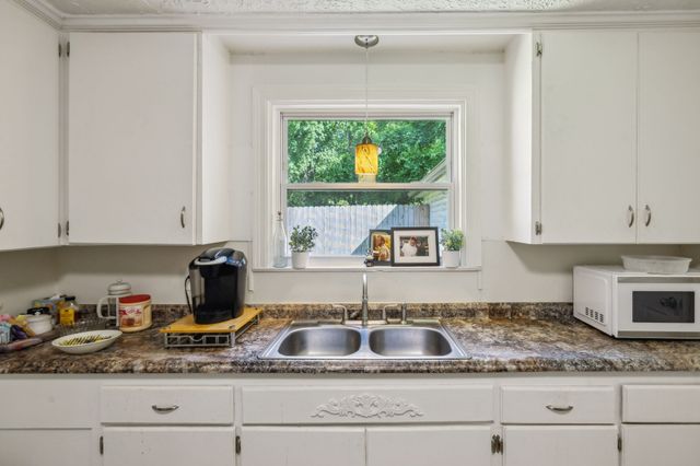 1201 S Graycroft Ave, Madison, TN 37115