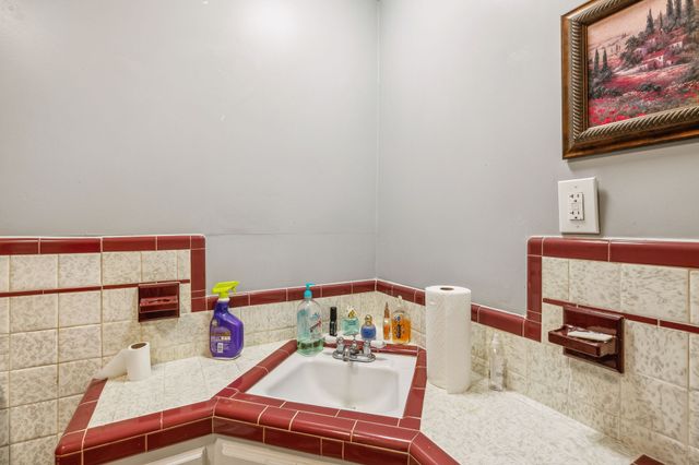 1201 S Graycroft Ave, Madison, TN 37115