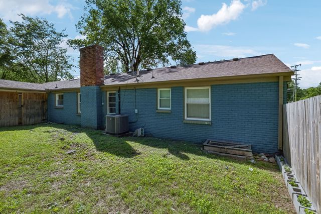 1201 S Graycroft Ave, Madison, TN 37115