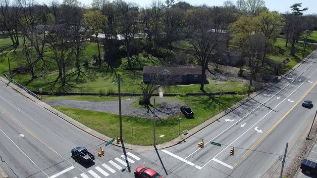 1201 S Graycroft Ave, Madison, TN 37115