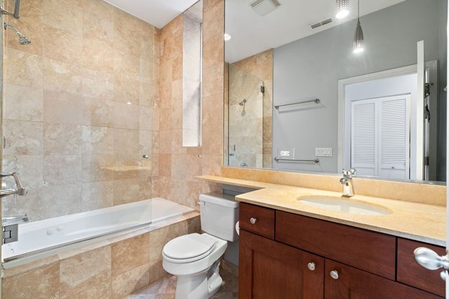 514 N Armour Street 2F, Chicago, IL 60642