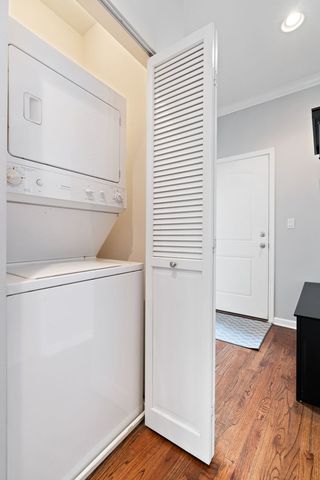 514 N Armour Street 2F, Chicago, IL 60642