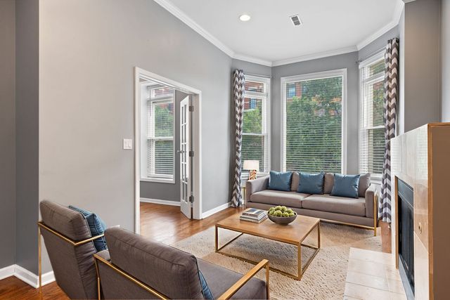 514 N Armour Street 2F, Chicago, IL 60642