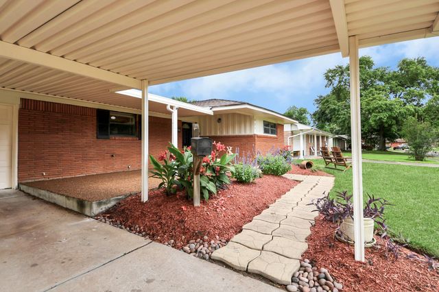 901 Alyse Street, Deer Park, TX 77536