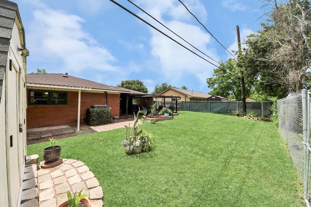 901 Alyse Street, Deer Park, TX 77536