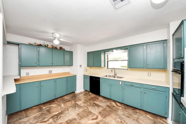 901 Alyse Street, Deer Park, TX 77536