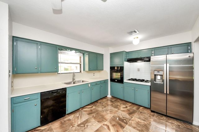 901 Alyse Street, Deer Park, TX 77536