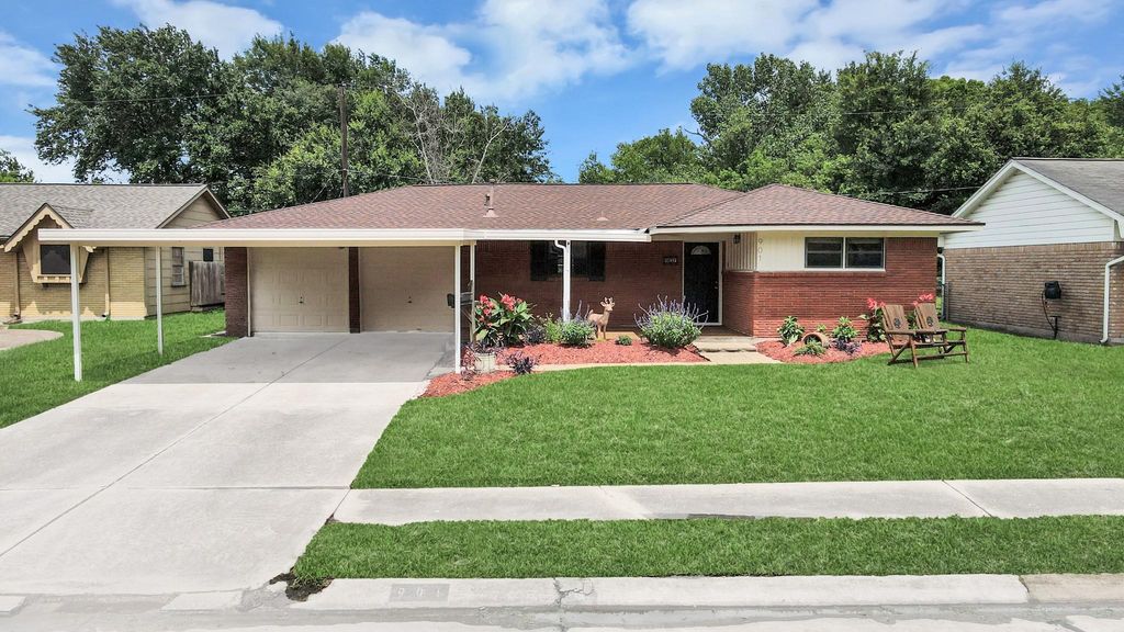 901 Alyse Street, Deer Park, TX 77536