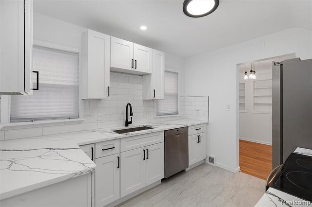 11314 Hazelton, Redford, MI 48239