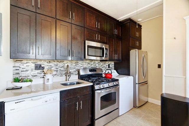 401 Washington St 6, Brookline, MA 02446