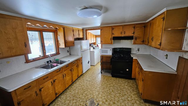 48 Rockdale Avenue, Watertown, CT 06779