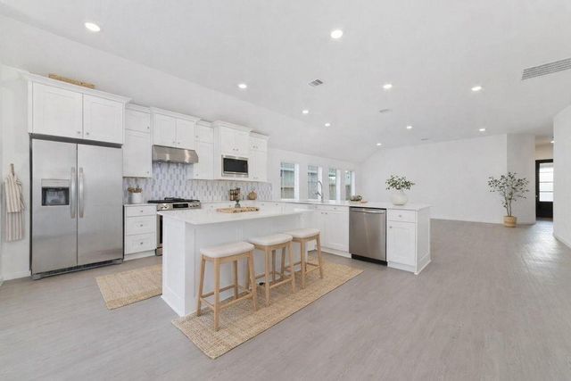 6207 Twisted Knoll Court, Magnolia, TX 77354