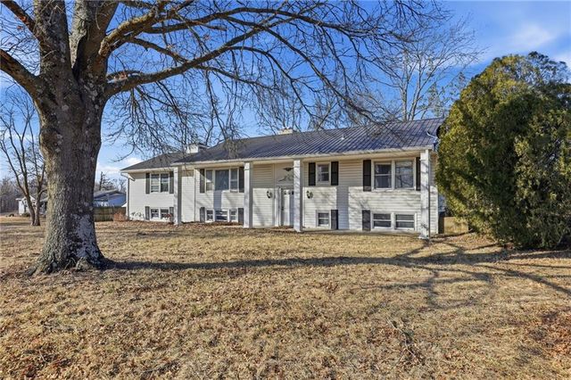 28414 S State Route Dd Highway, Harrisonville, MO 64701