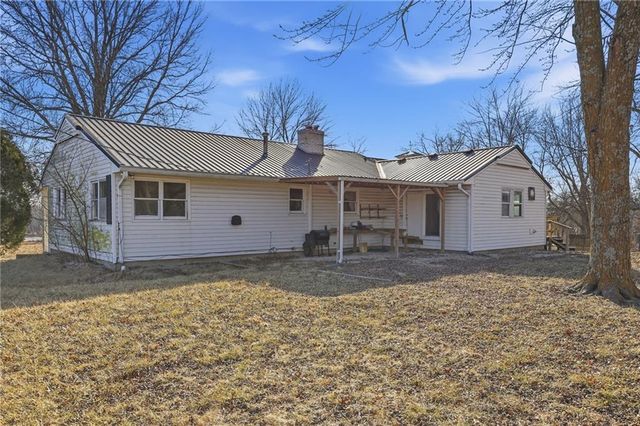 28414 S State Route Dd Highway, Harrisonville, MO 64701