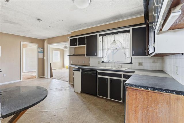 28414 S State Route Dd Highway, Harrisonville, MO 64701