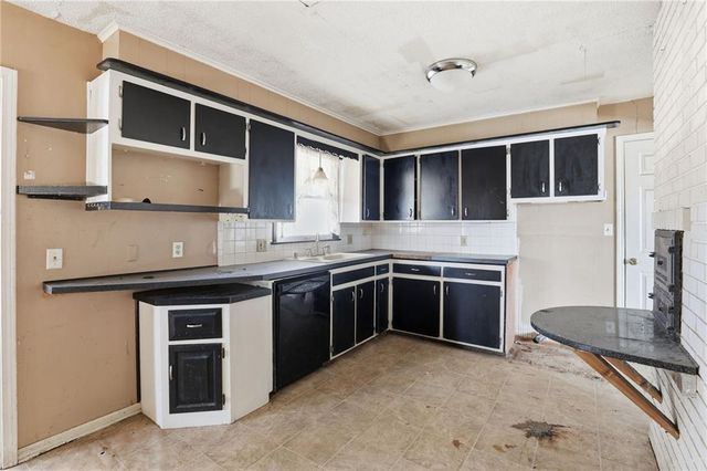 28414 S State Route Dd Highway, Harrisonville, MO 64701