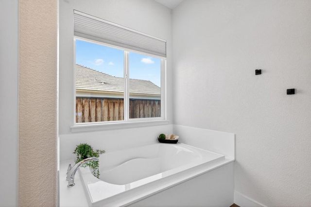 240 Scarlett Way, Hollister, CA 95023