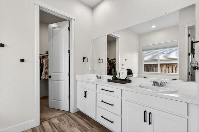 240 Scarlett Way, Hollister, CA 95023