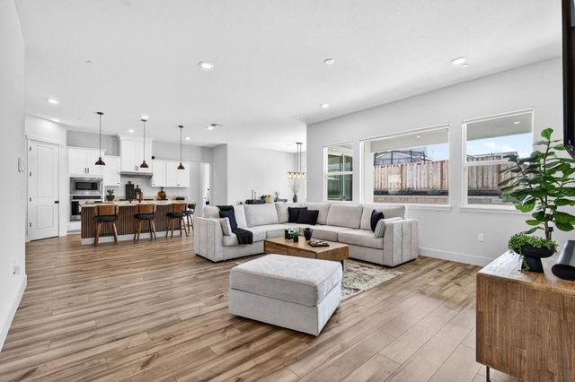 240 Scarlett Way, Hollister, CA 95023