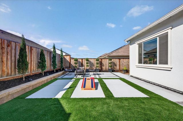 240 Scarlett Way, Hollister, CA 95023