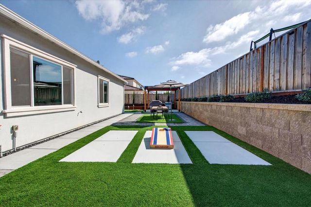 240 Scarlett Way, Hollister, CA 95023