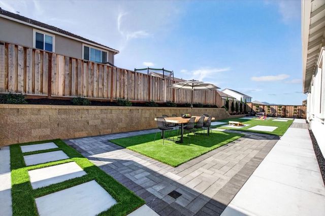 240 Scarlett Way, Hollister, CA 95023