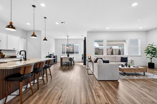 240 Scarlett Way, Hollister, CA 95023