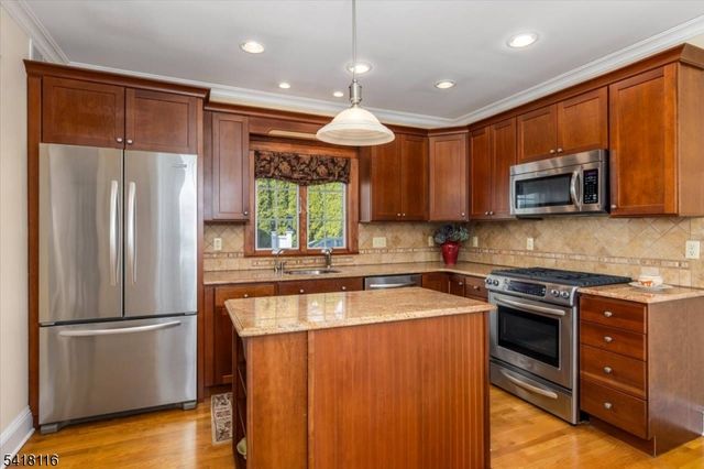 4 Peru Rd, Clifton City, NJ 07012