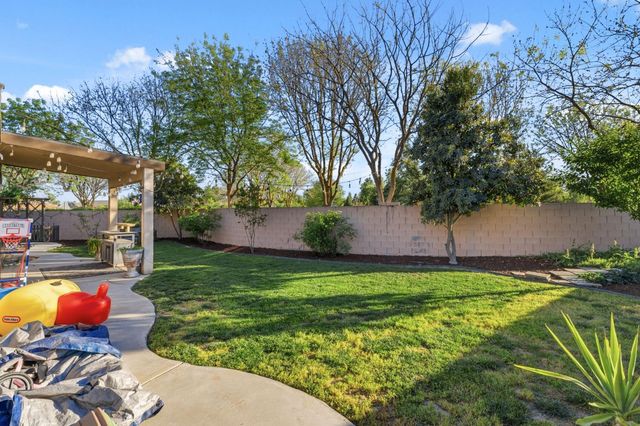 15717 W Botelho Avenue, Kerman, CA 93630