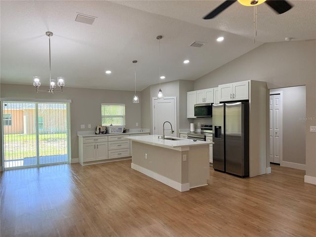 2186 W G MARTINELLI BOULEVARD, Citrus Springs, FL 34434