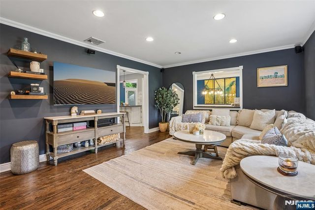 100 4th Avenue, Westwood, NJ 07675