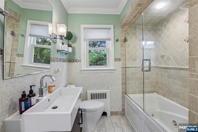 100 4th Avenue, Westwood, NJ 07675